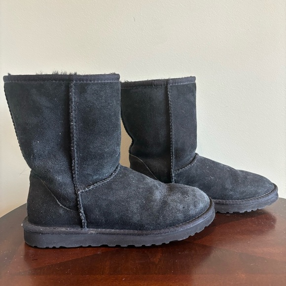 UGG Black Classic Boots - Picture 3 of 9